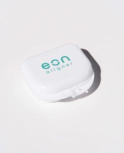 Picture depicting a clear aligners white case from Eon Aligner company.